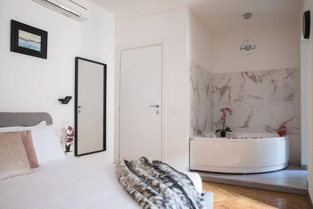 Pink Intimate Jacuzzi Suite Trastevere - Top Collection Rzym Zewnętrze zdjęcie